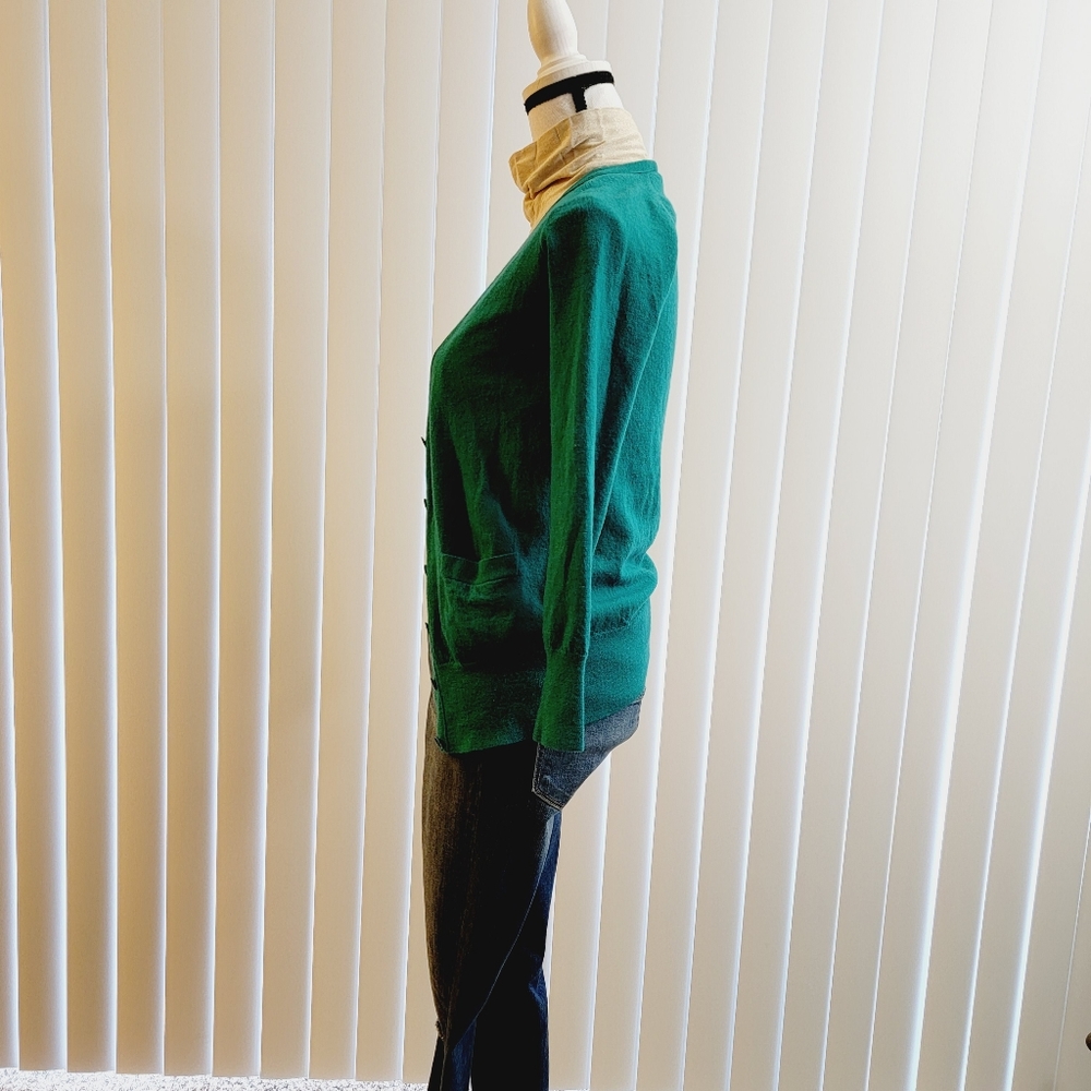 J Crew 100% merino wool green button up cardigan Sweater with pockets - Picture 4 of 6